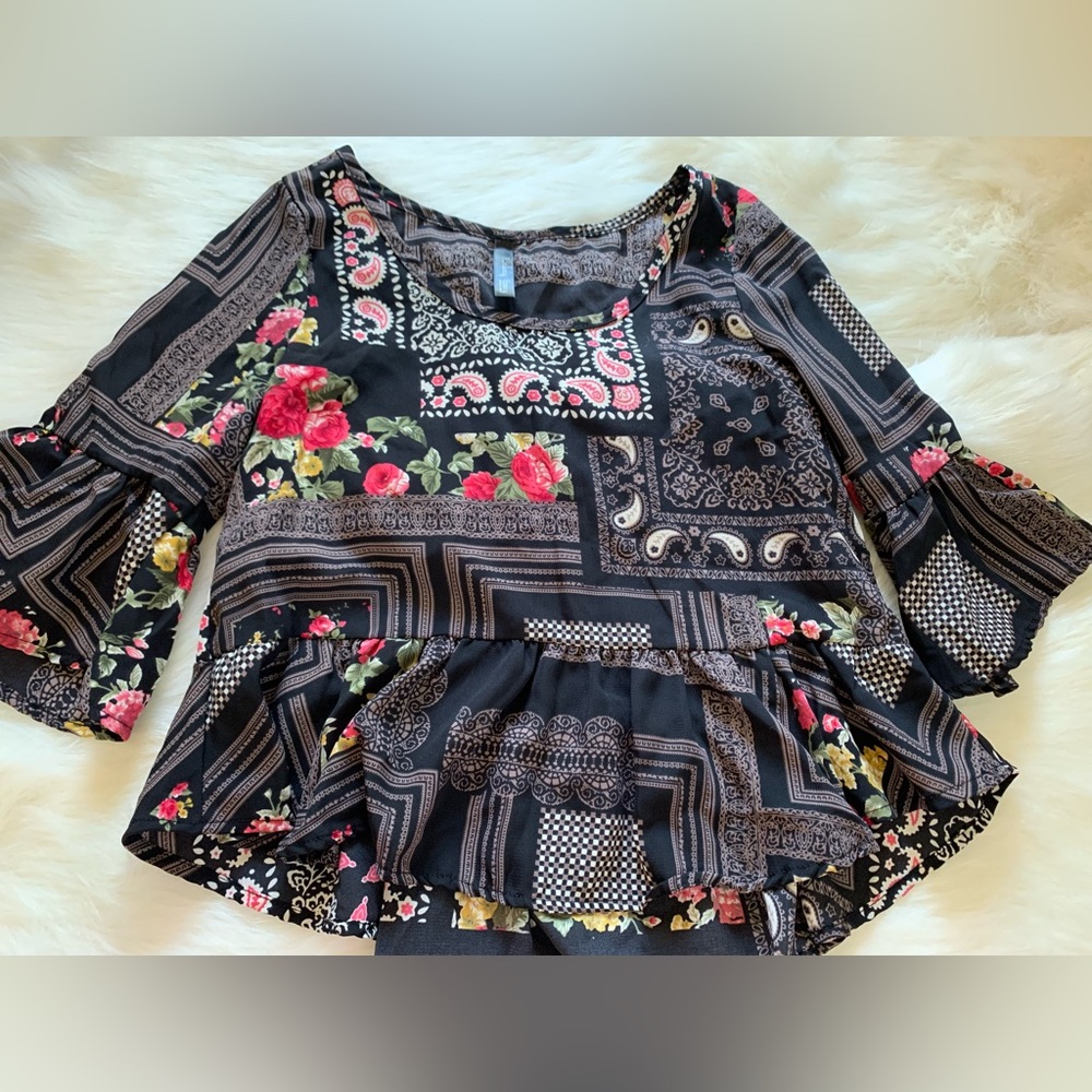Girls printed top NWOT SIZE XS